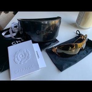 Chanel Camellia sunglasses (Authentic)